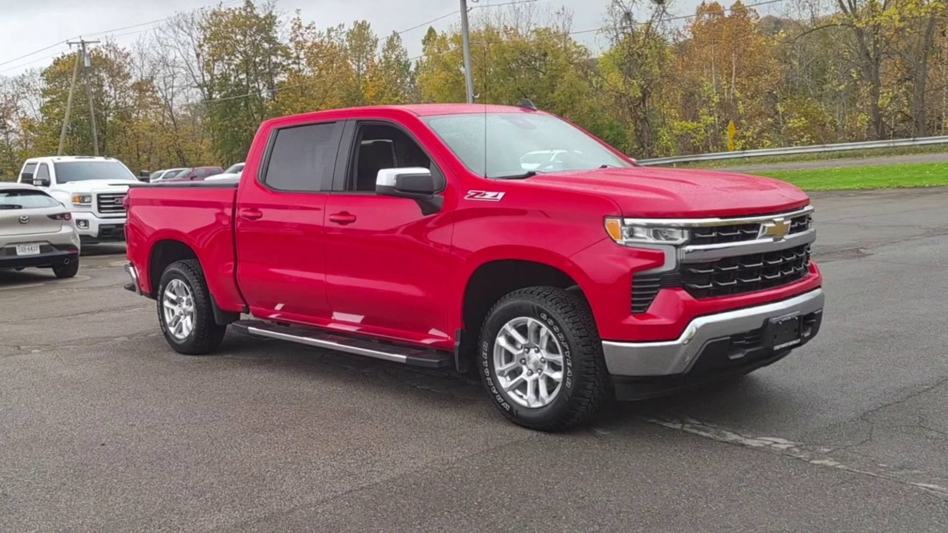 2022 Chevrolet Silverado 1500 LT - Photo 2