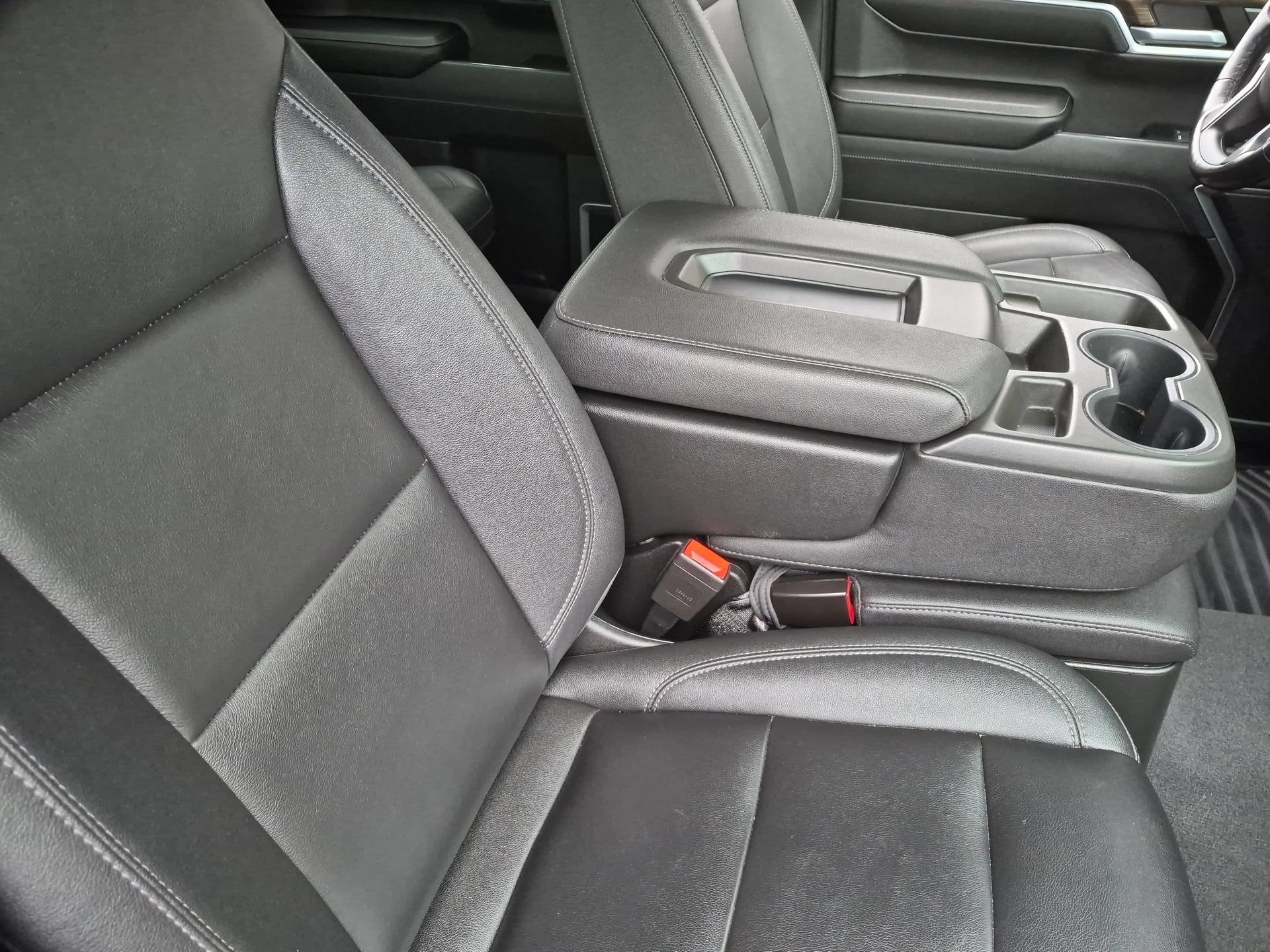 2022 Chevrolet Silverado 1500 LT - Photo 28