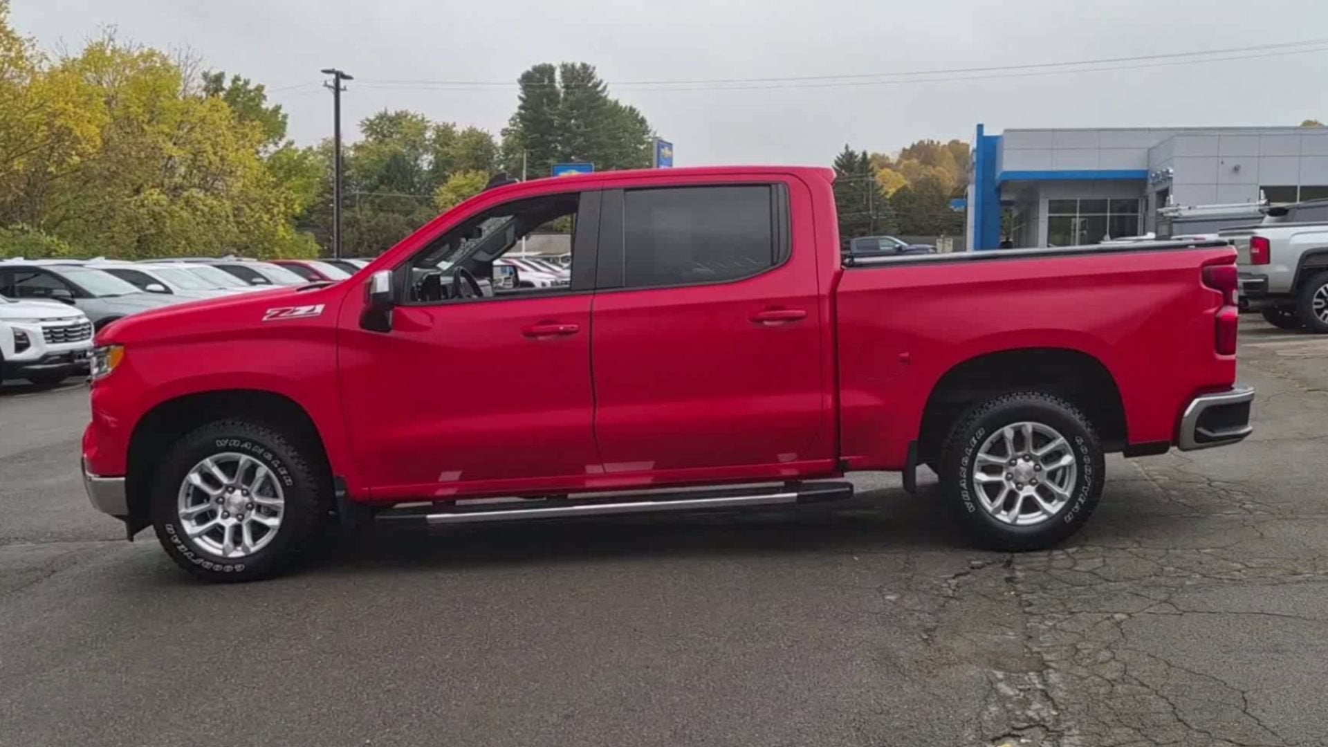 2022 Chevrolet Silverado 1500 LT - Photo 5