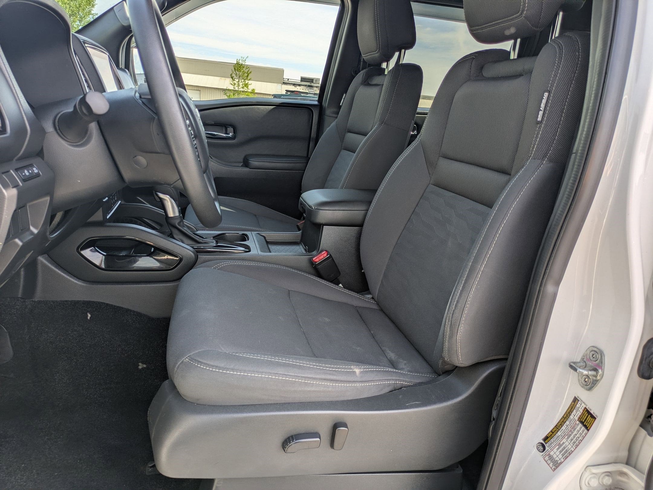 2023 Nissan Frontier SV