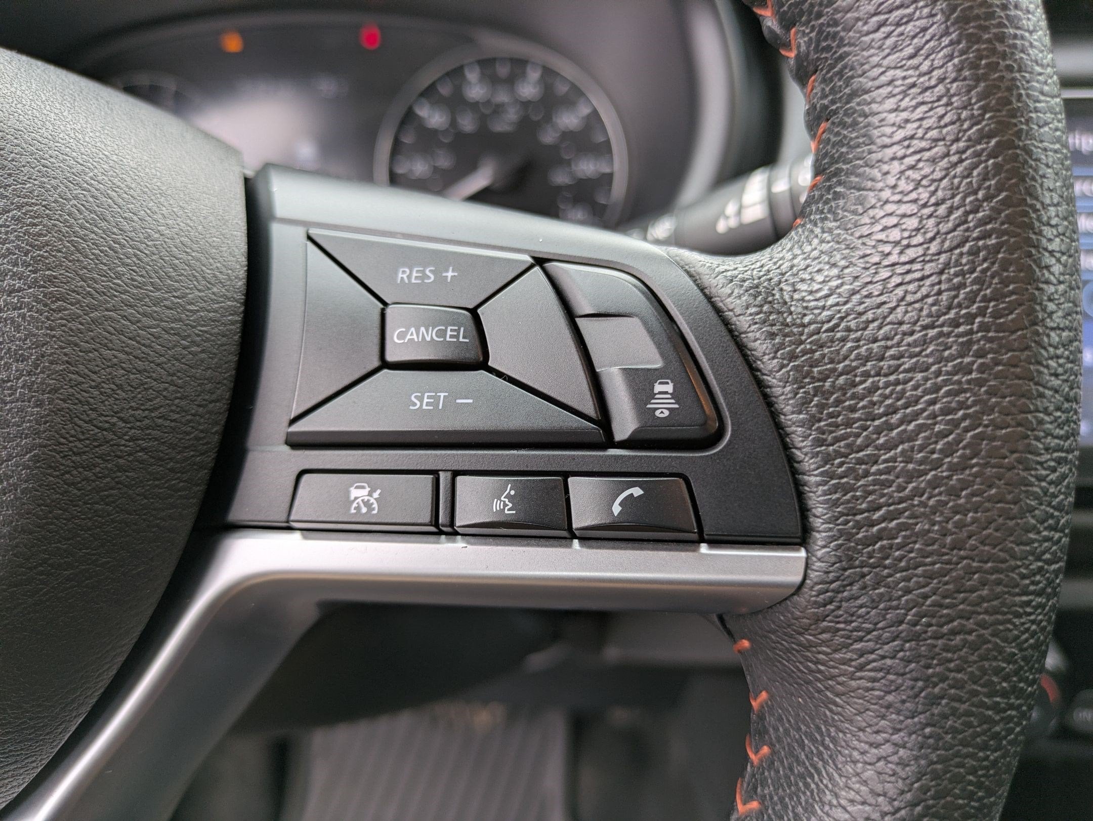 2022 Nissan Kicks SR