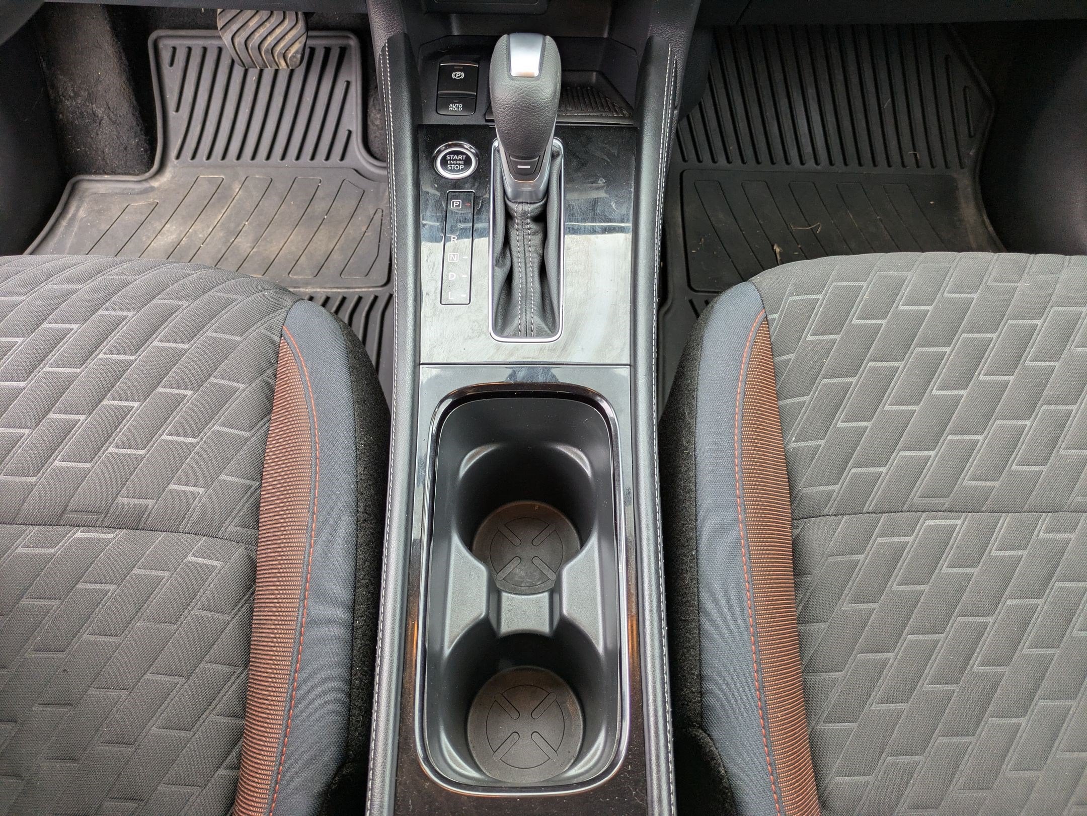 2022 Nissan Kicks SR