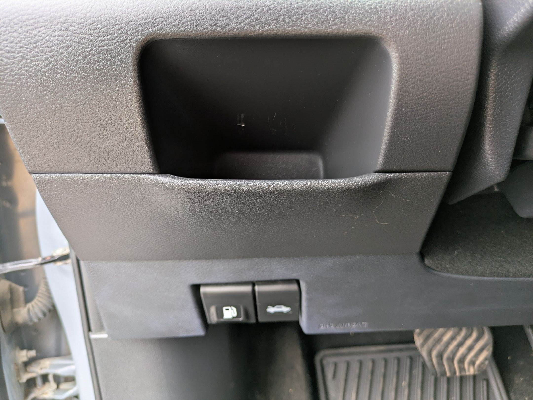 2022 Nissan Kicks SR