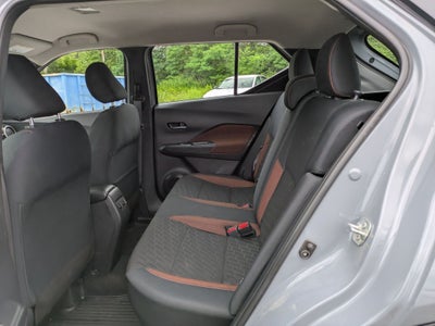 2022 Nissan Kicks SR