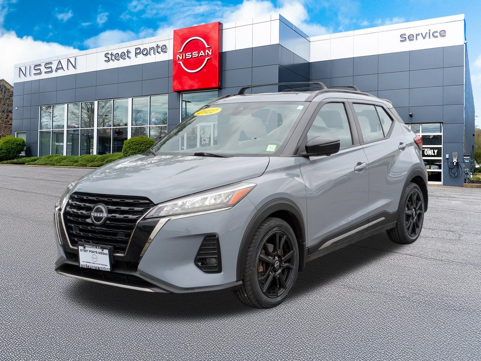 2022 Nissan Kicks SR