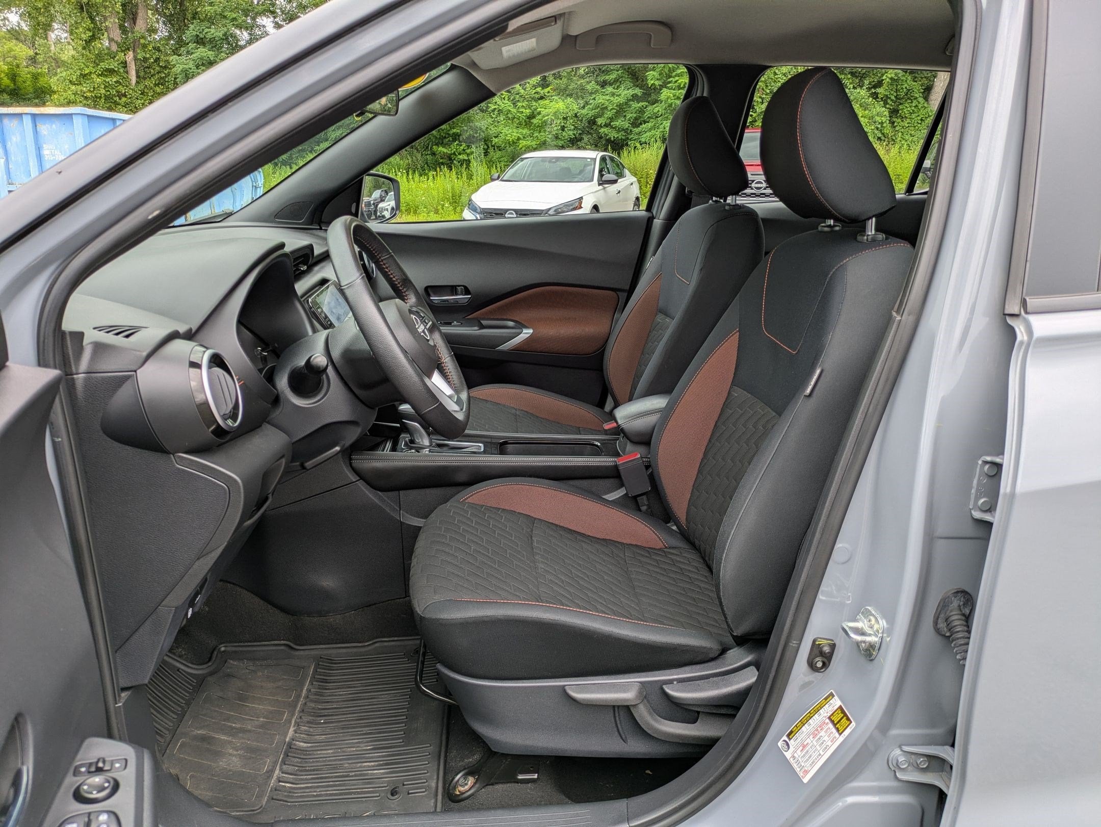 2022 Nissan Kicks SR
