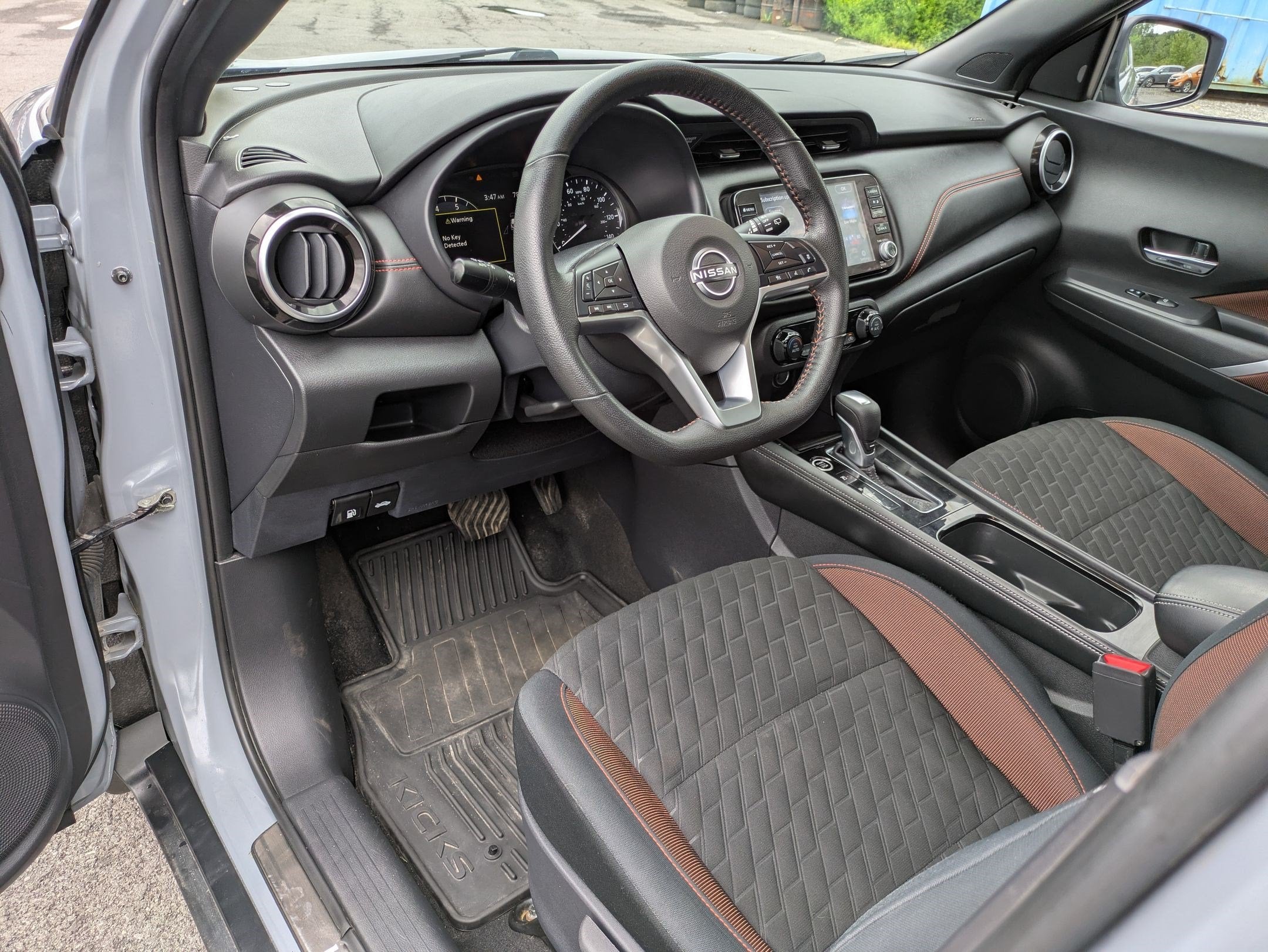 2022 Nissan Kicks SR