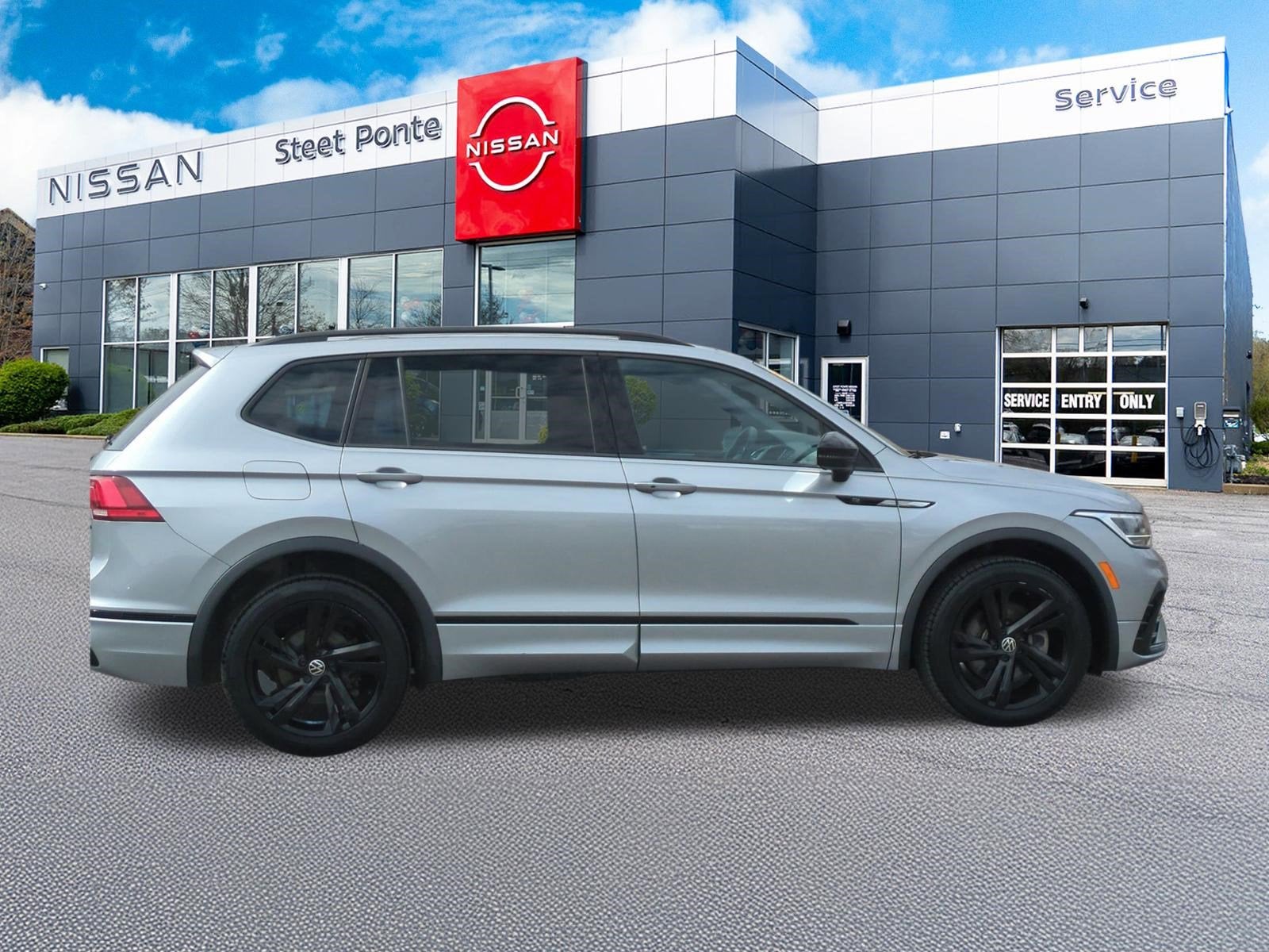 2023 Volkswagen Tiguan SE R-Line Black