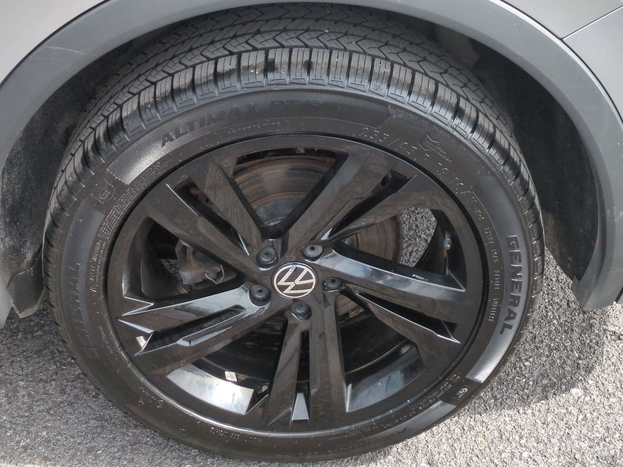 2023 Volkswagen Tiguan SE R-Line Black