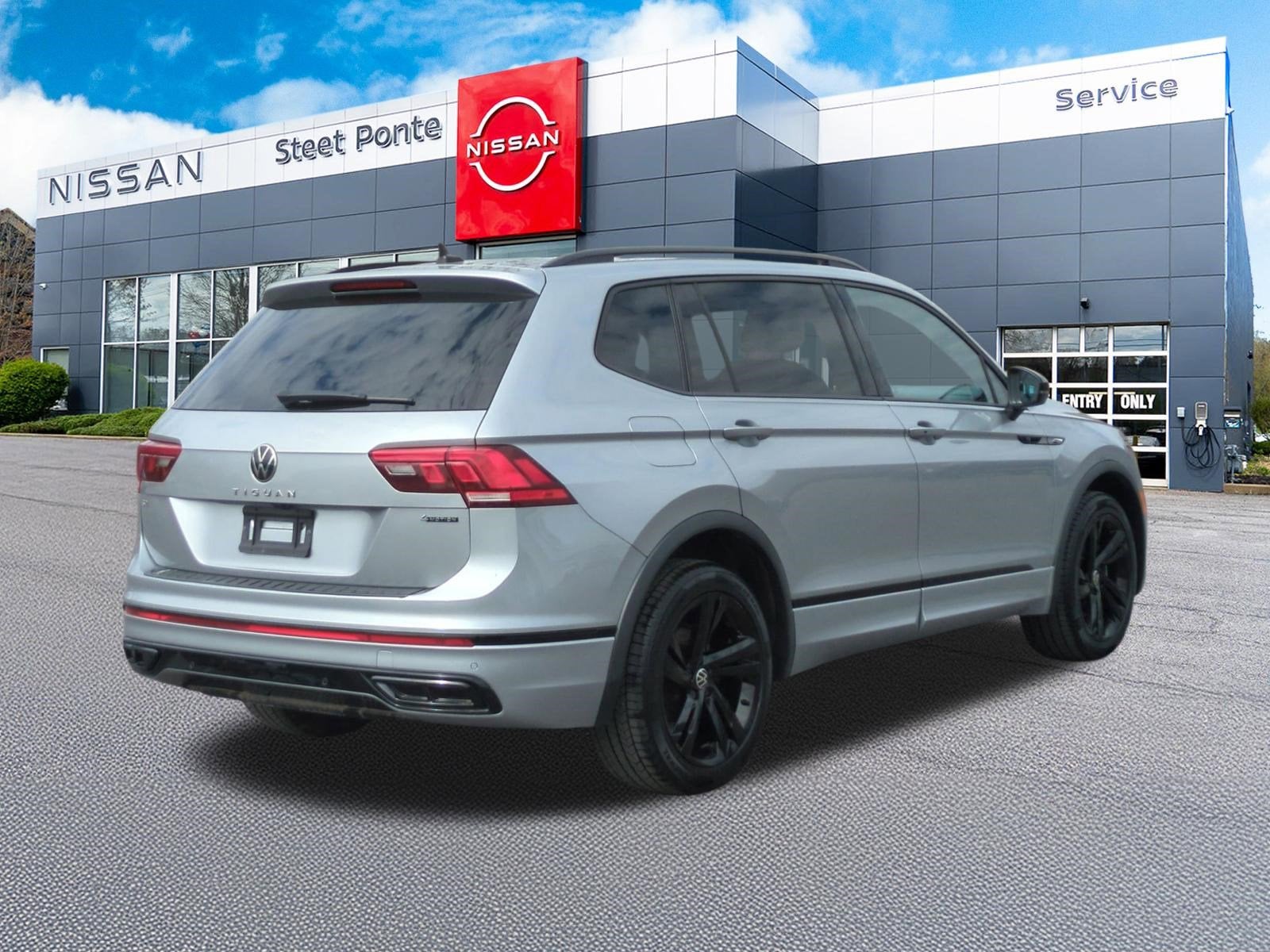 2023 Volkswagen Tiguan SE R-Line Black