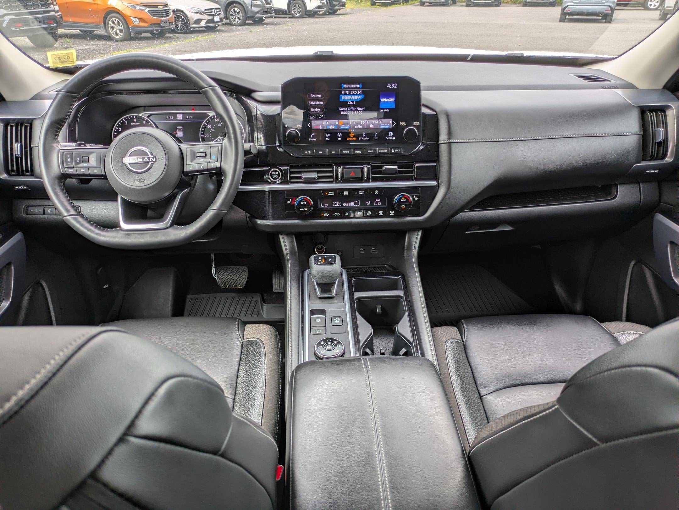 2023 Nissan Pathfinder SL