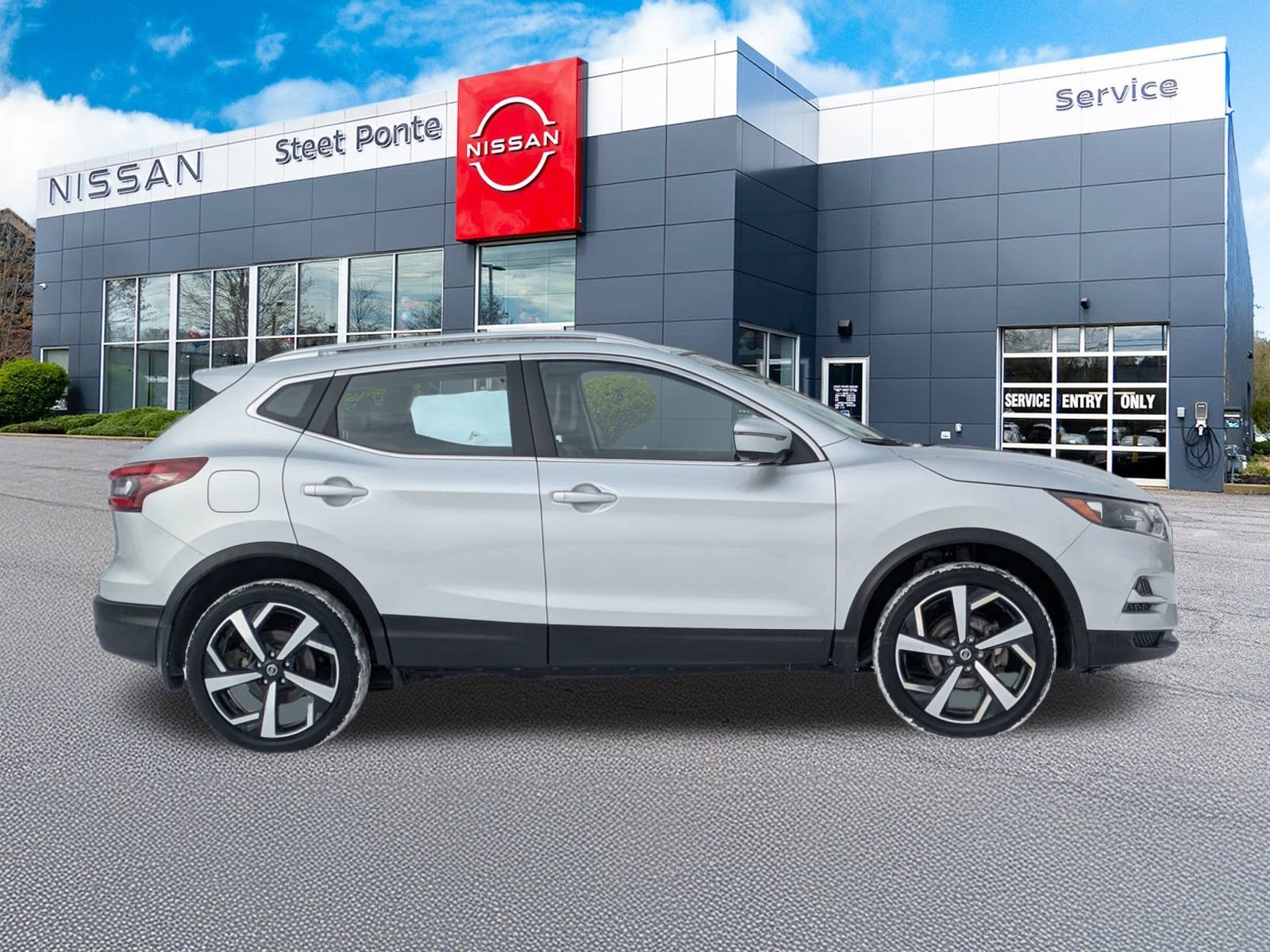 2022 Nissan Rogue Sport SL