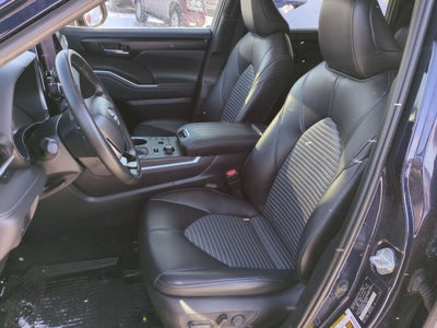 2023 Toyota Highlander Base