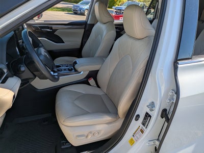 2023 Toyota Highlander Base