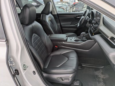 2023 Toyota Highlander Base