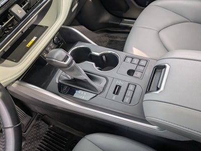 2023 Toyota Highlander Base