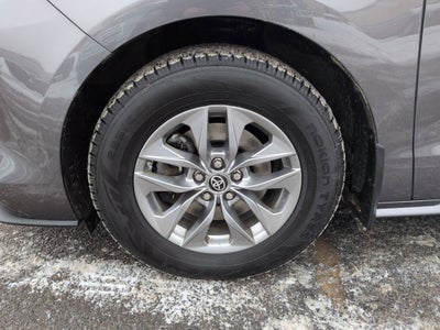 2023 Toyota Sienna LE