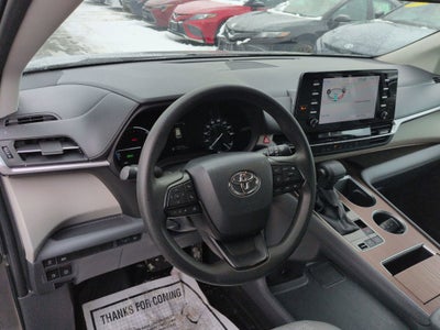 2023 Toyota Sienna LE