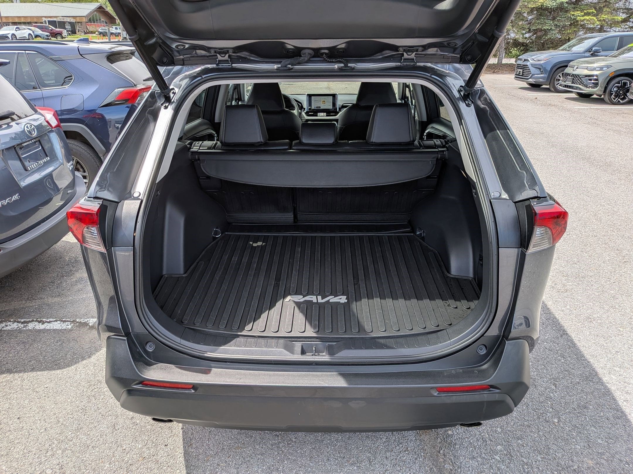 2023 Toyota RAV4 XLE Premium w/ Cold Weather Pkg