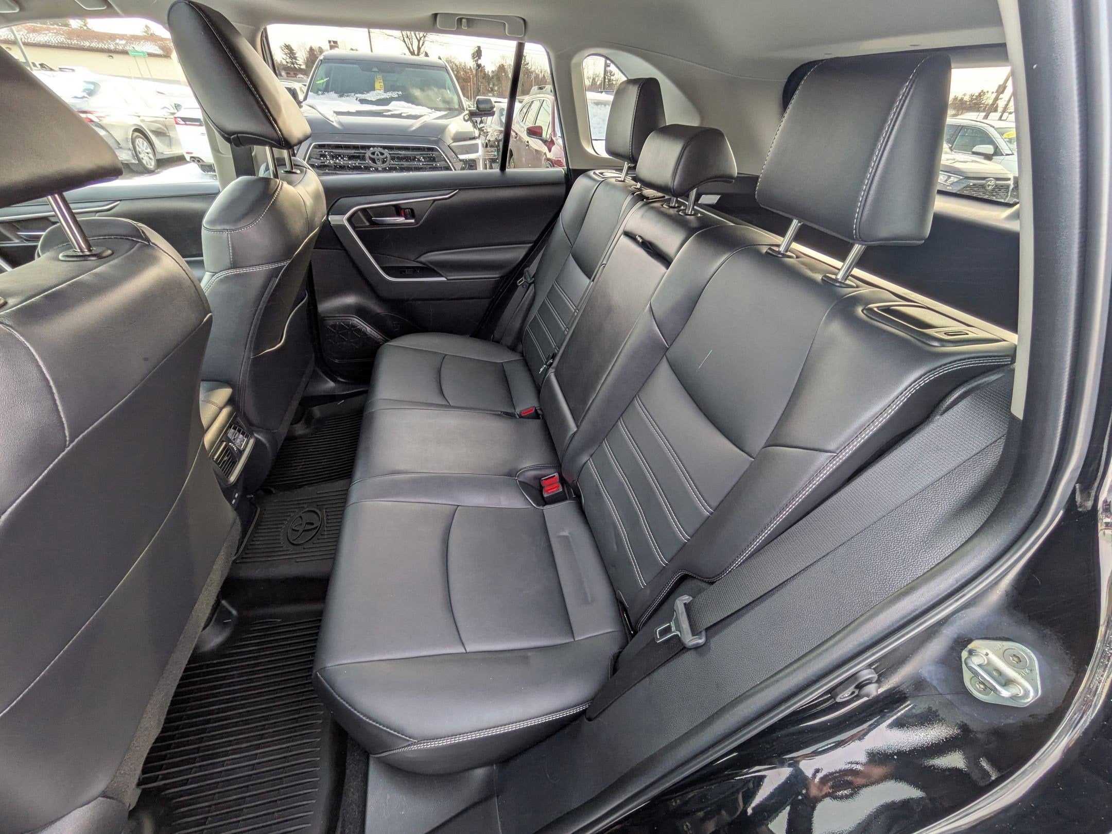 2022 Toyota RAV4 XLE Premium w/ Cold Weather Pkg