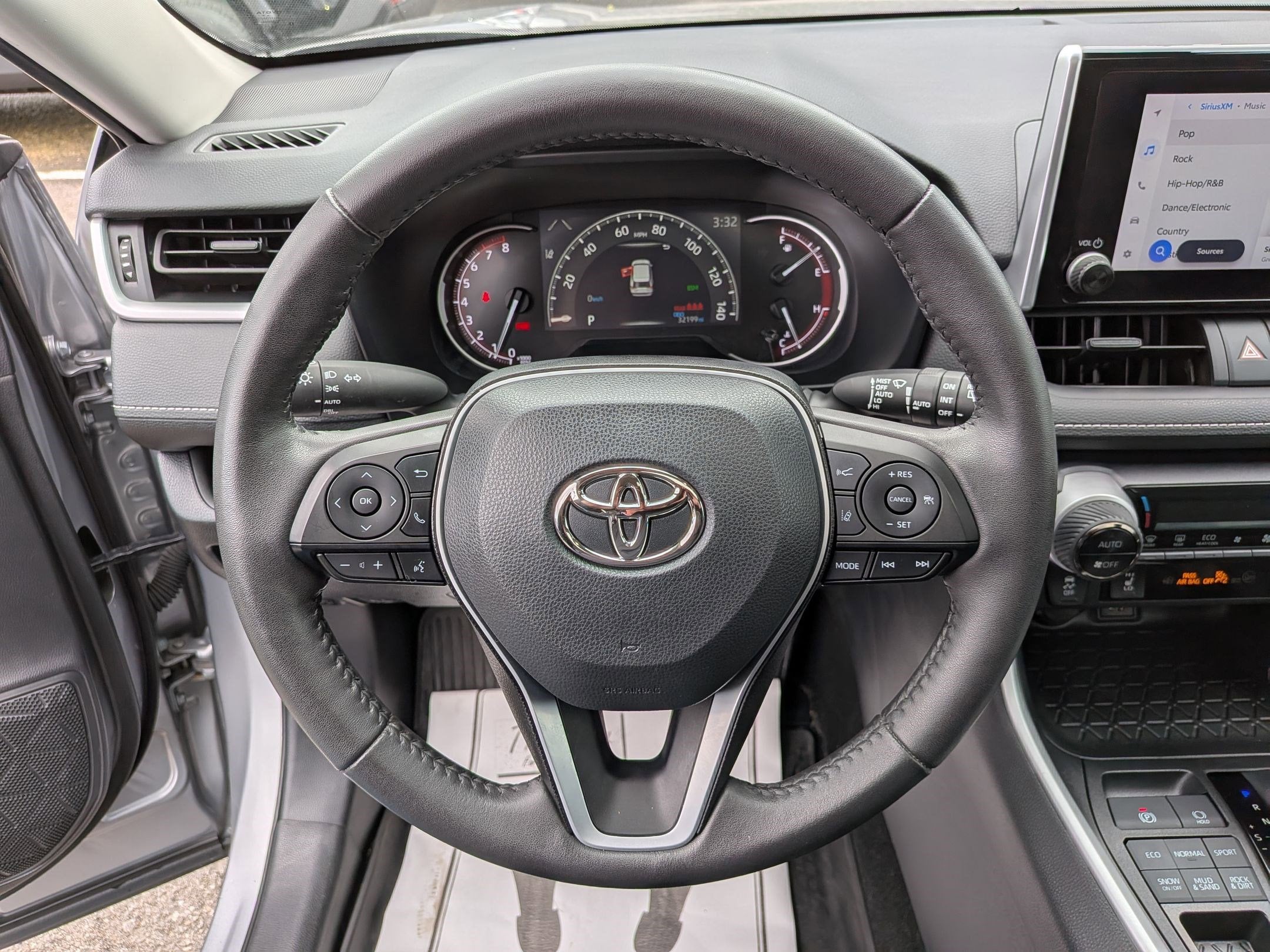 2023 Toyota RAV4 XLE w/ Convenience & Cold Weather Pkg