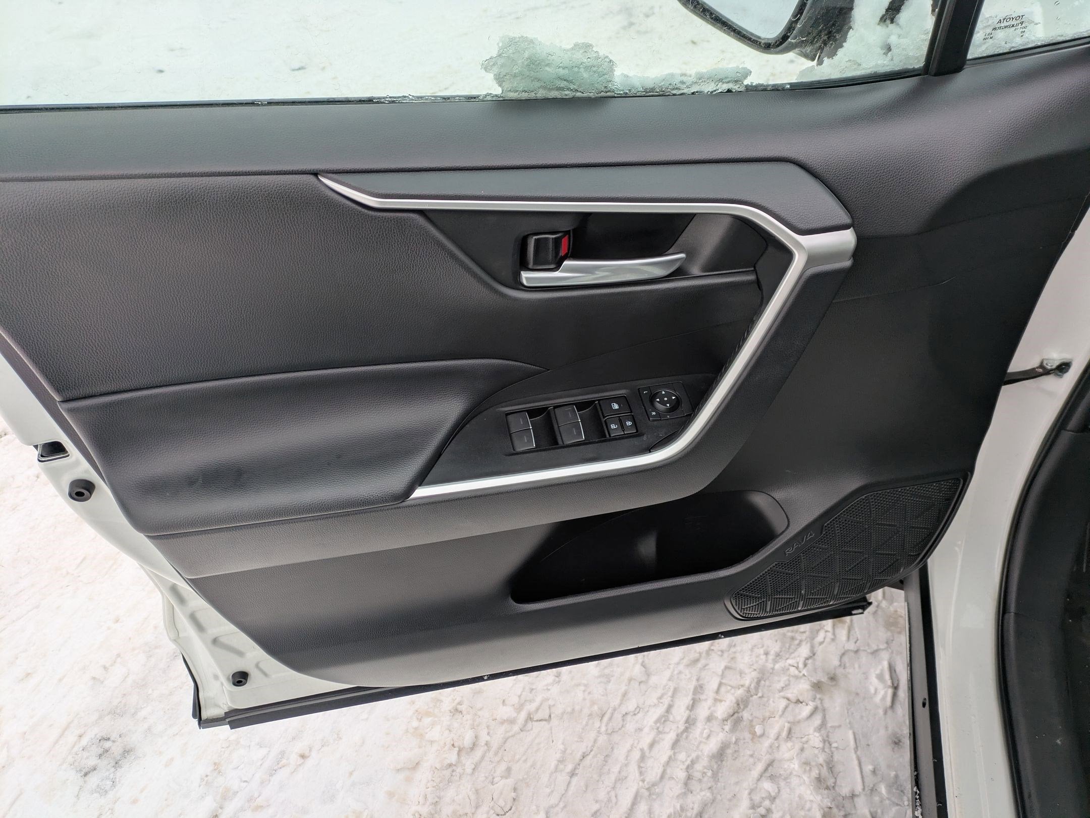 2023 Toyota RAV4 XLE w/ Convenience & Cold Weather Pkg