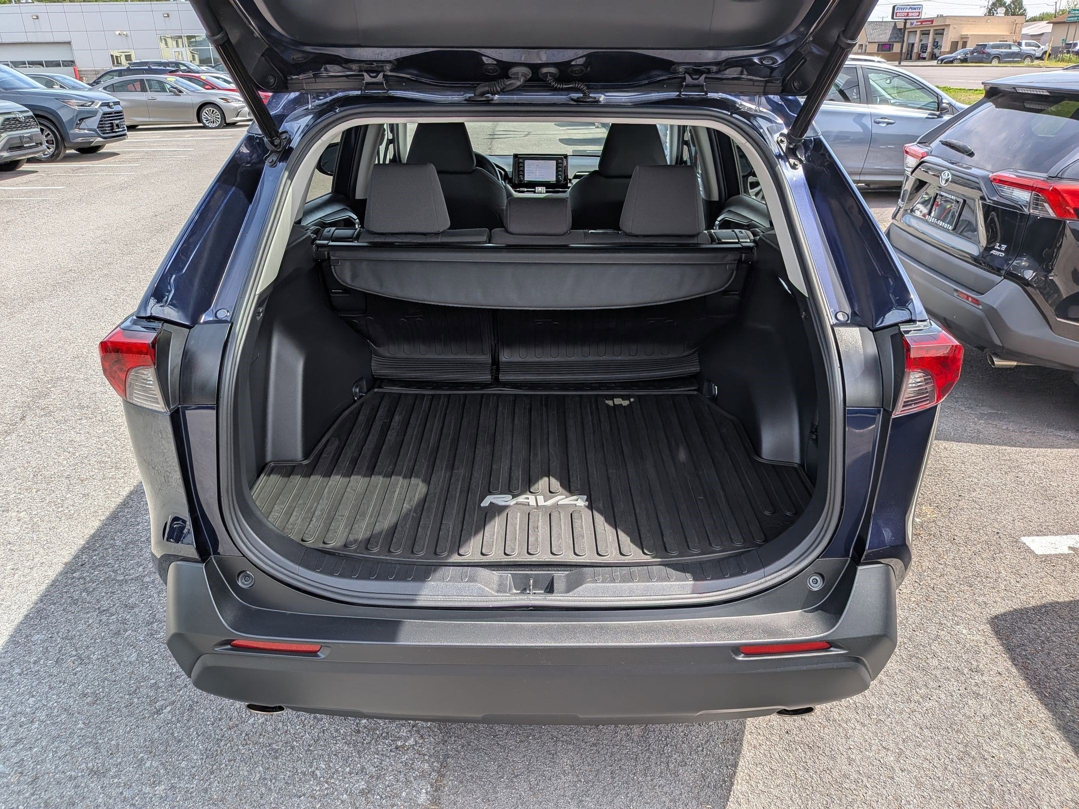 2021 Toyota RAV4 XLE w/ Convenience & Cold Weather Pkg