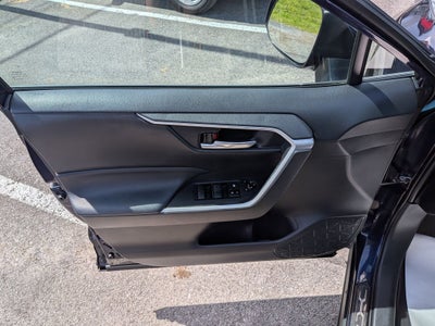 2021 Toyota RAV4 XLE w/ Convenience & Cold Weather Pkg