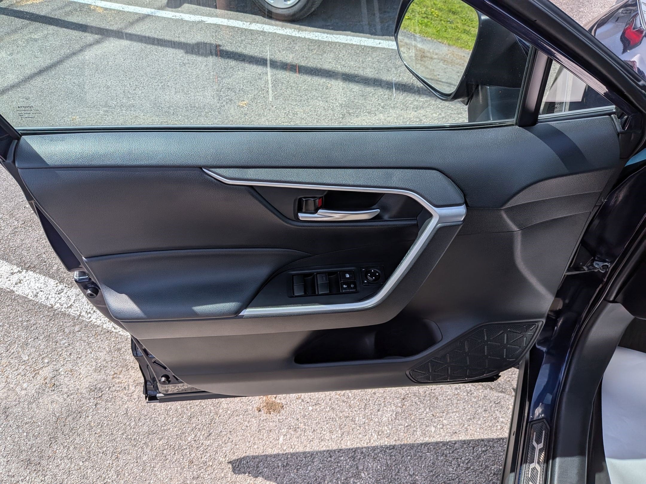 2021 Toyota RAV4 XLE w/ Convenience & Cold Weather Pkg