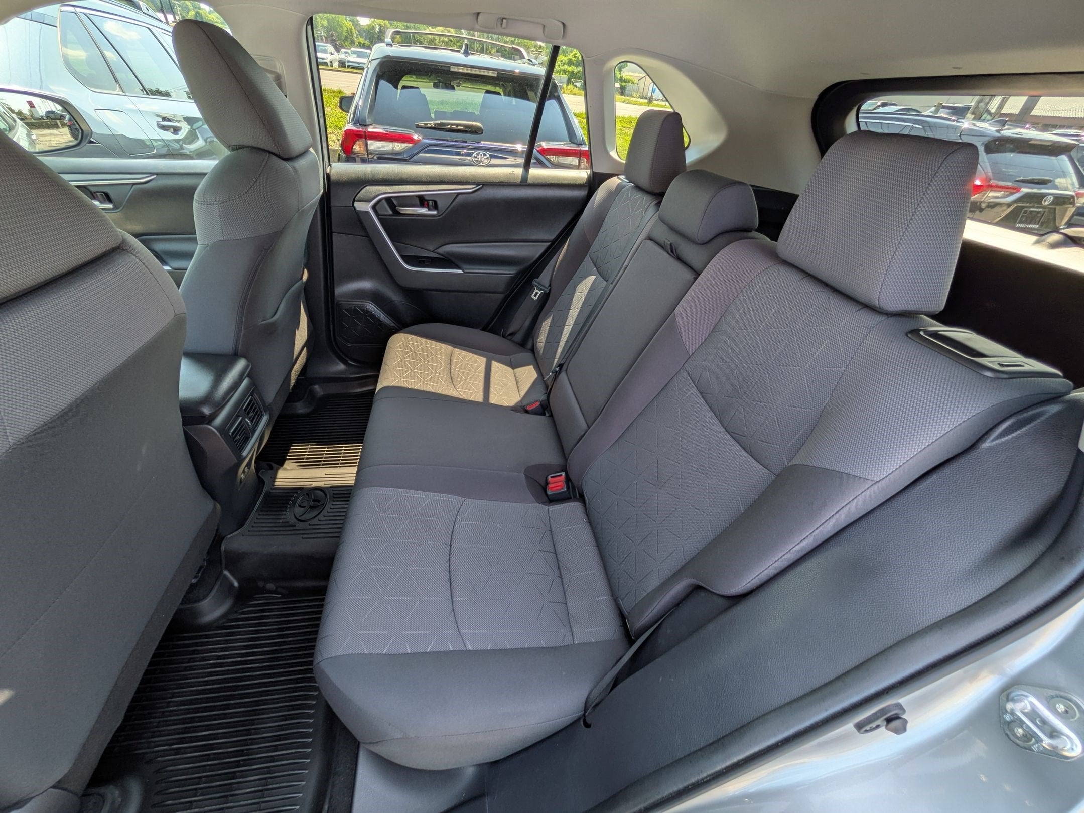 2019 Toyota RAV4 XLE w/ Convenience & Cold Weather Pkg