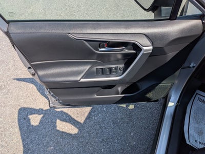 2019 Toyota RAV4 XLE w/ Convenience & Cold Weather Pkg