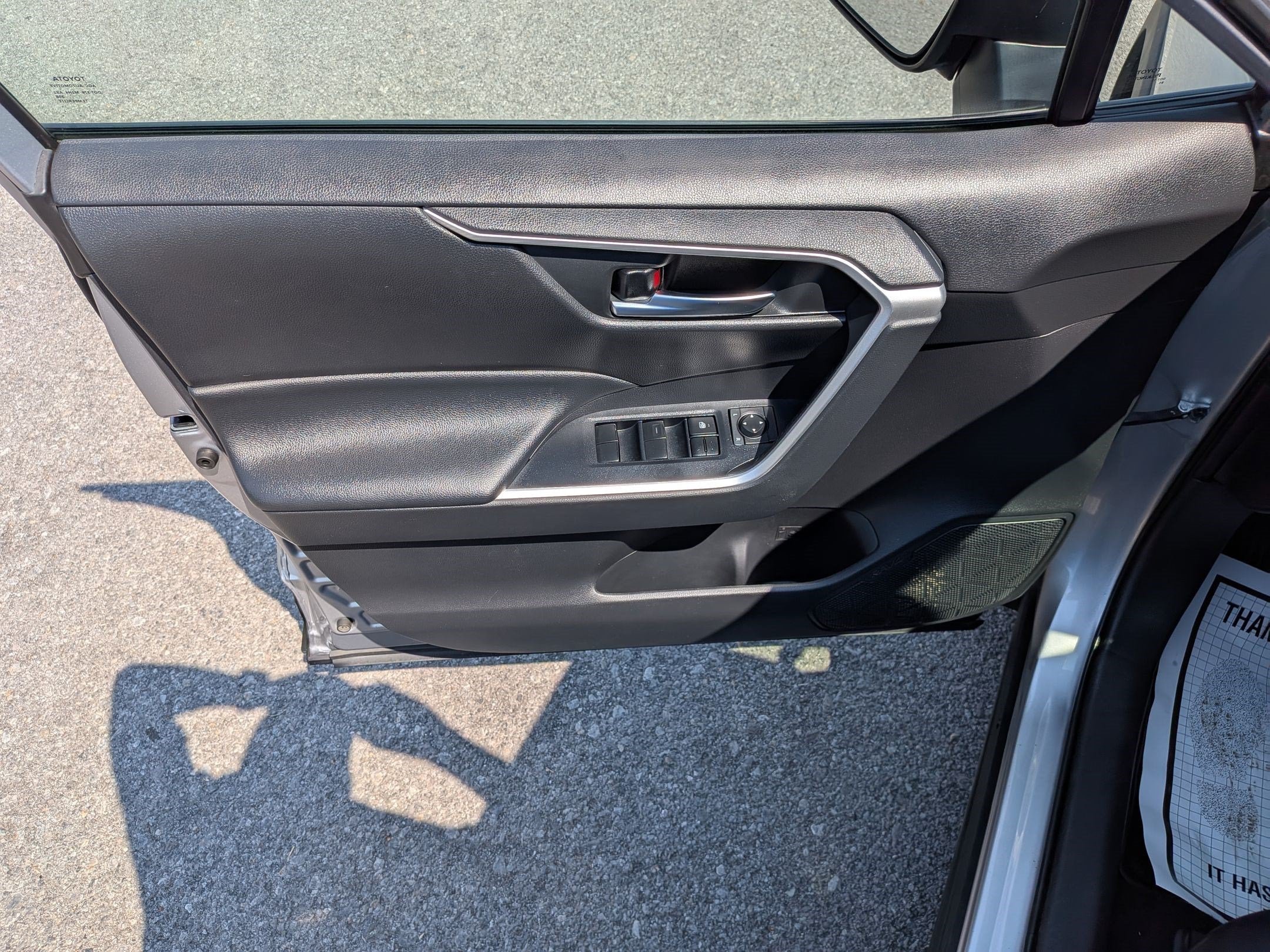2019 Toyota RAV4 XLE w/ Convenience & Cold Weather Pkg