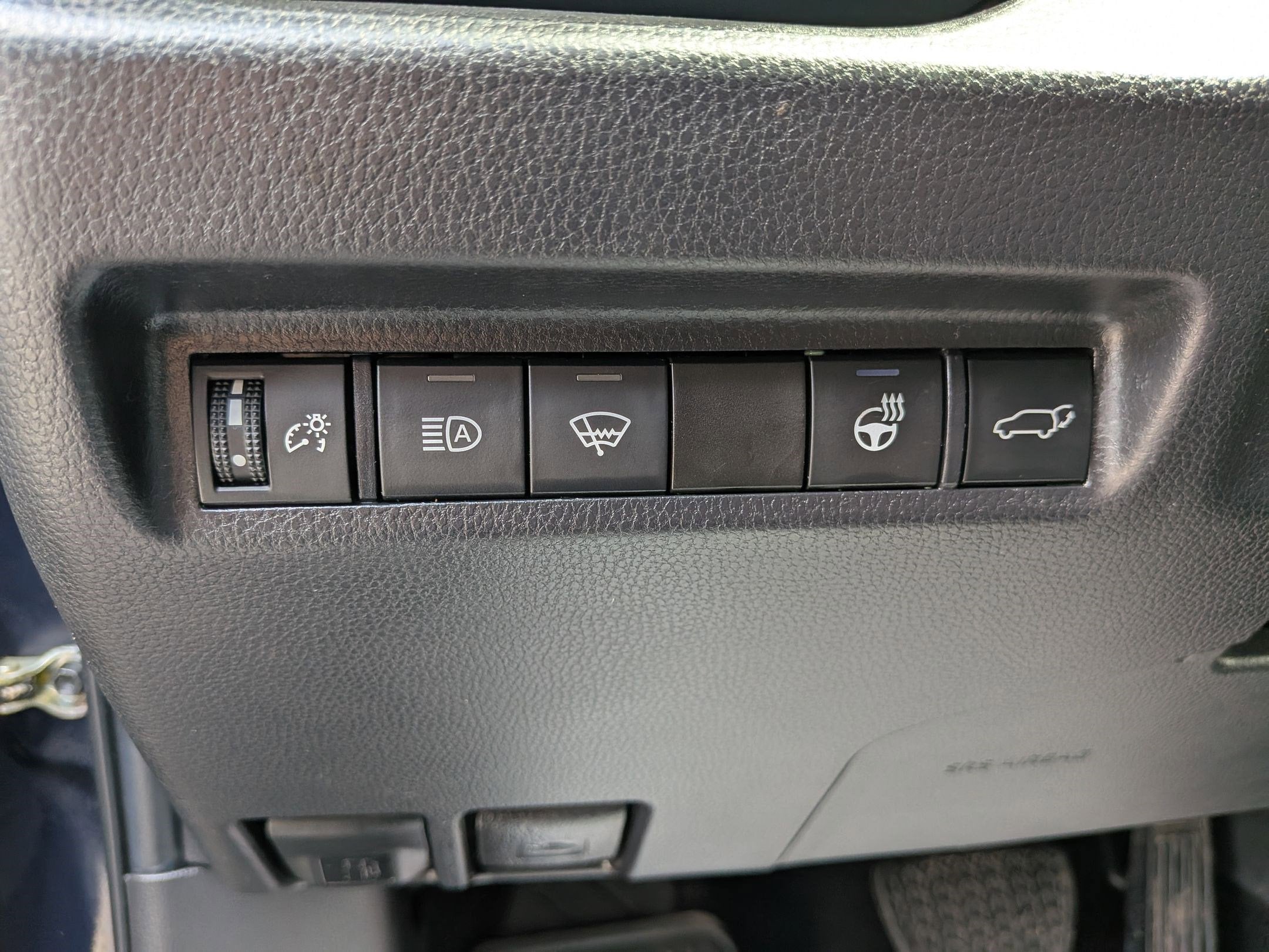 2022 Toyota RAV4 XLE w/ Convenience & Cold Weather Pkg