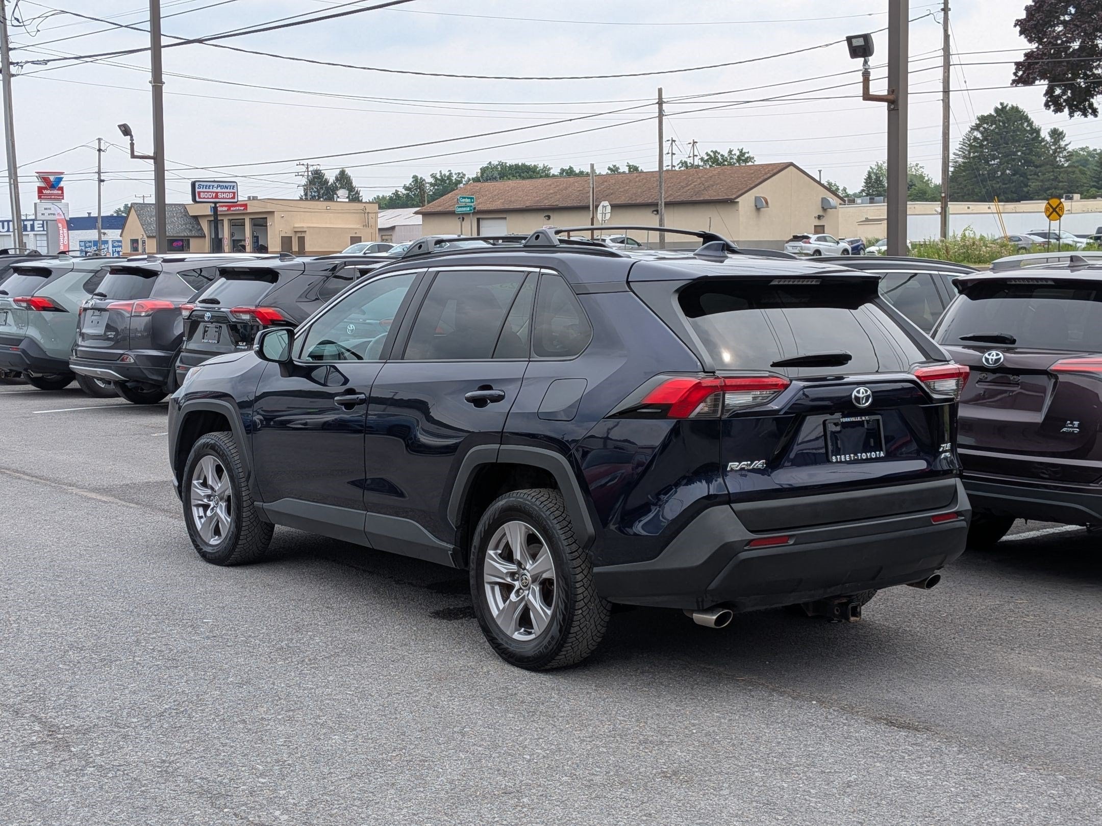 2023 Toyota RAV4 XLE w/ Convenience & Cold Weather Pkg