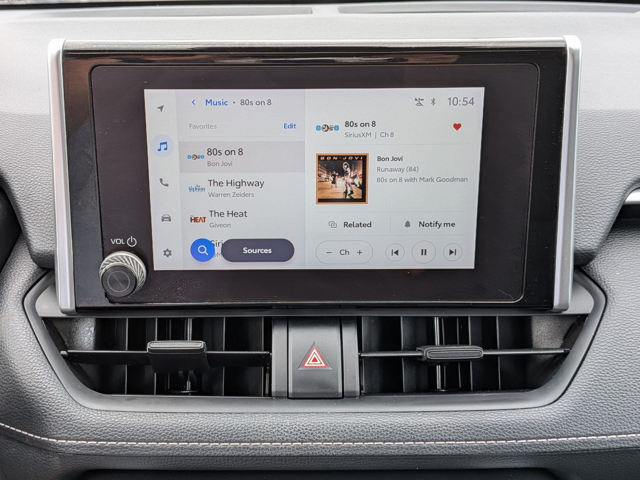 2023 Toyota RAV4 XLE w/ Convenience & Cold Weather Pkg