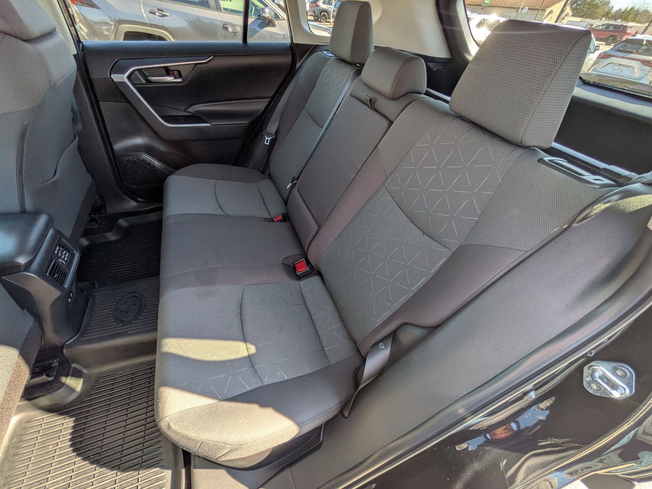 2024 Toyota RAV4 Hybrid XLE w/ Convenience & Cold Weather Pkg