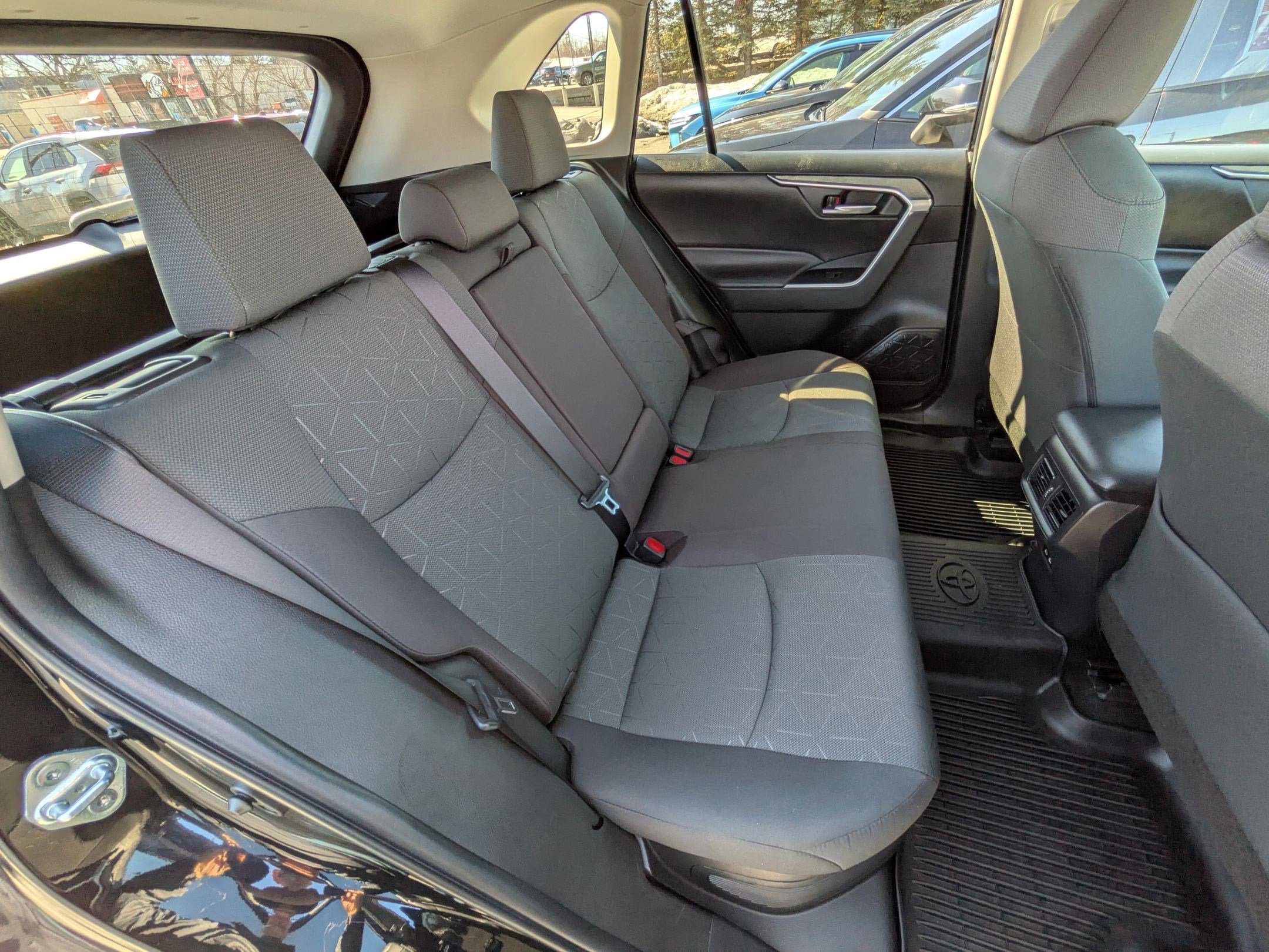 2024 Toyota RAV4 Hybrid XLE w/ Convenience & Cold Weather Pkg