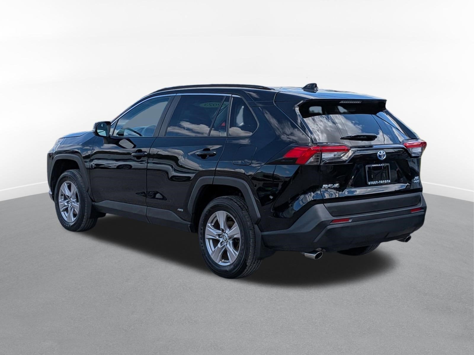 2023 Toyota RAV4 Hybrid XLE w/ Convenience & Cold Weather Pkg