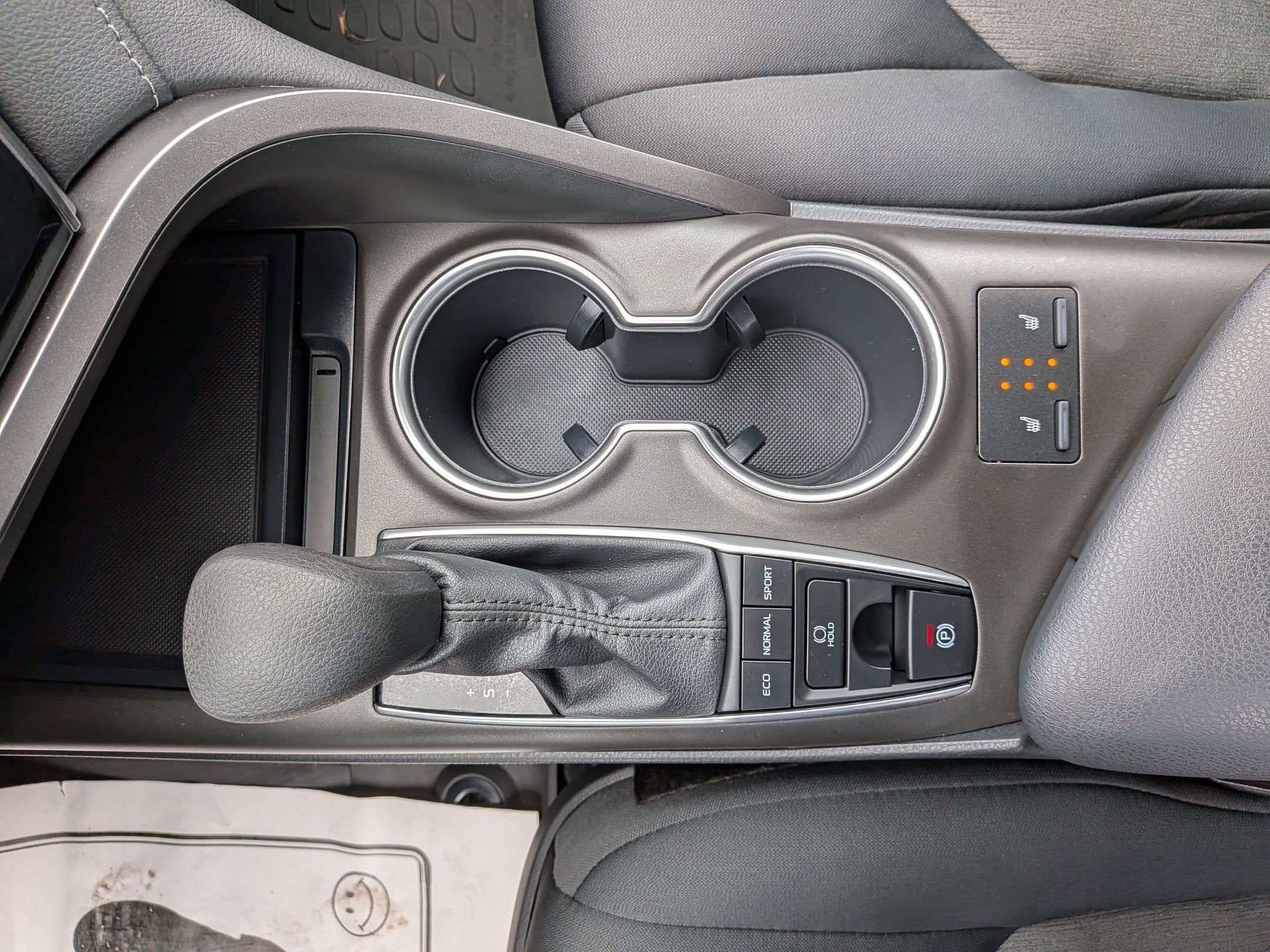 2022 Toyota Camry LE w/ Cold Weather Pkg
