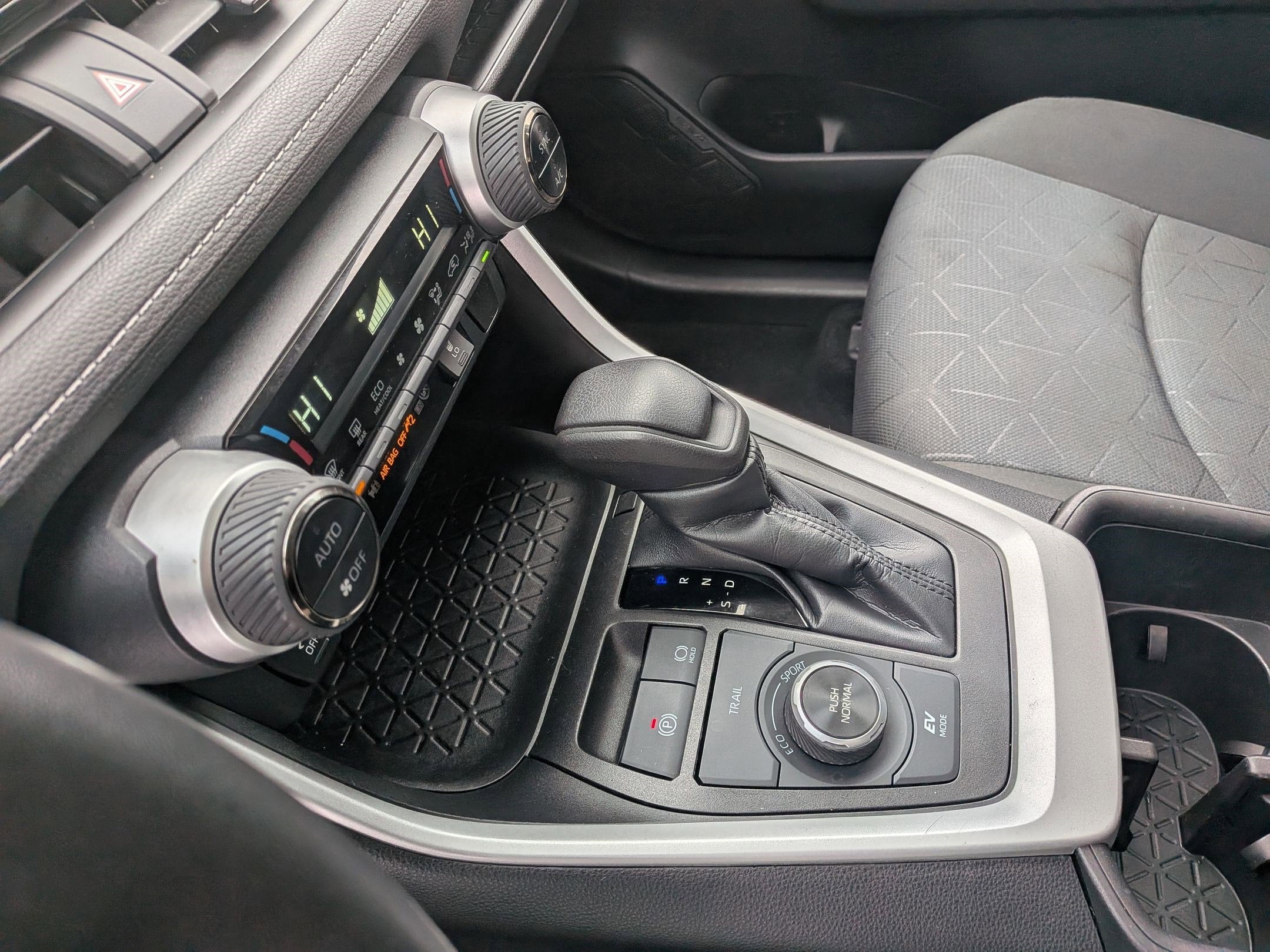 2023 Toyota RAV4 Hybrid XLE w/ Convenience & Cold Weather Pkg