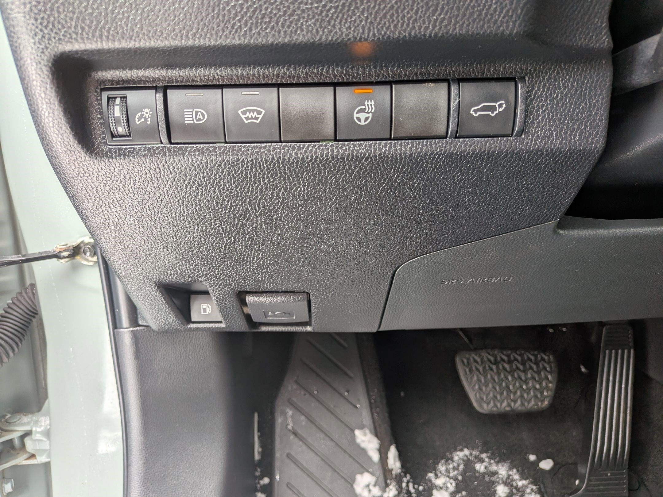 2023 Toyota RAV4 Hybrid XLE w/ Convenience & Cold Weather Pkg