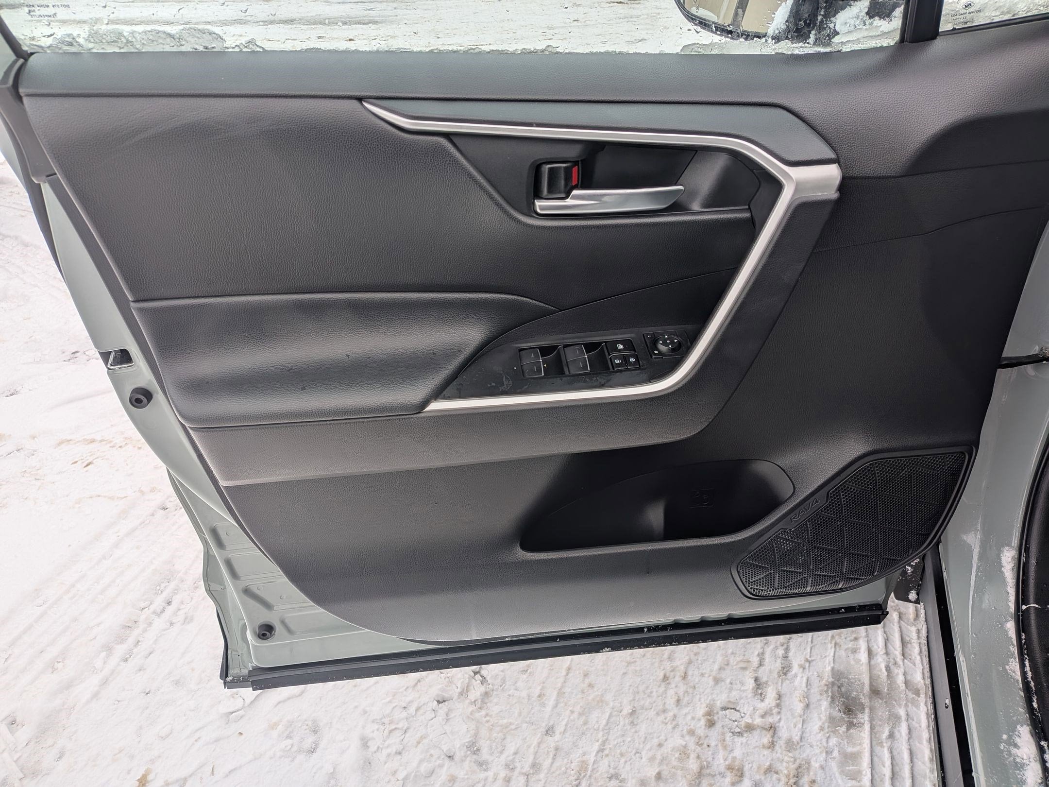 2023 Toyota RAV4 Hybrid XLE w/ Convenience & Cold Weather Pkg