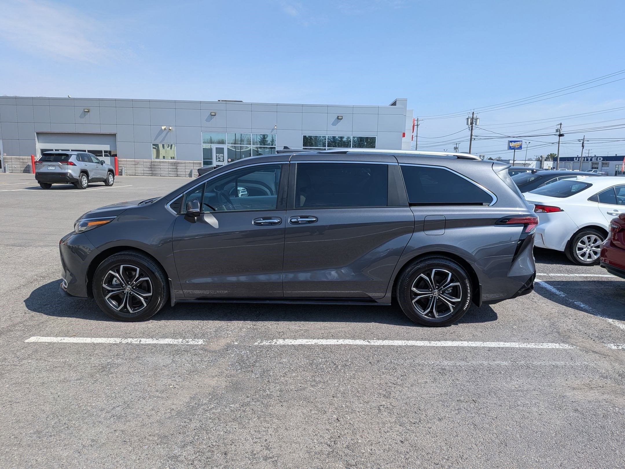2025 Toyota Sienna Platinum 7 Passenger