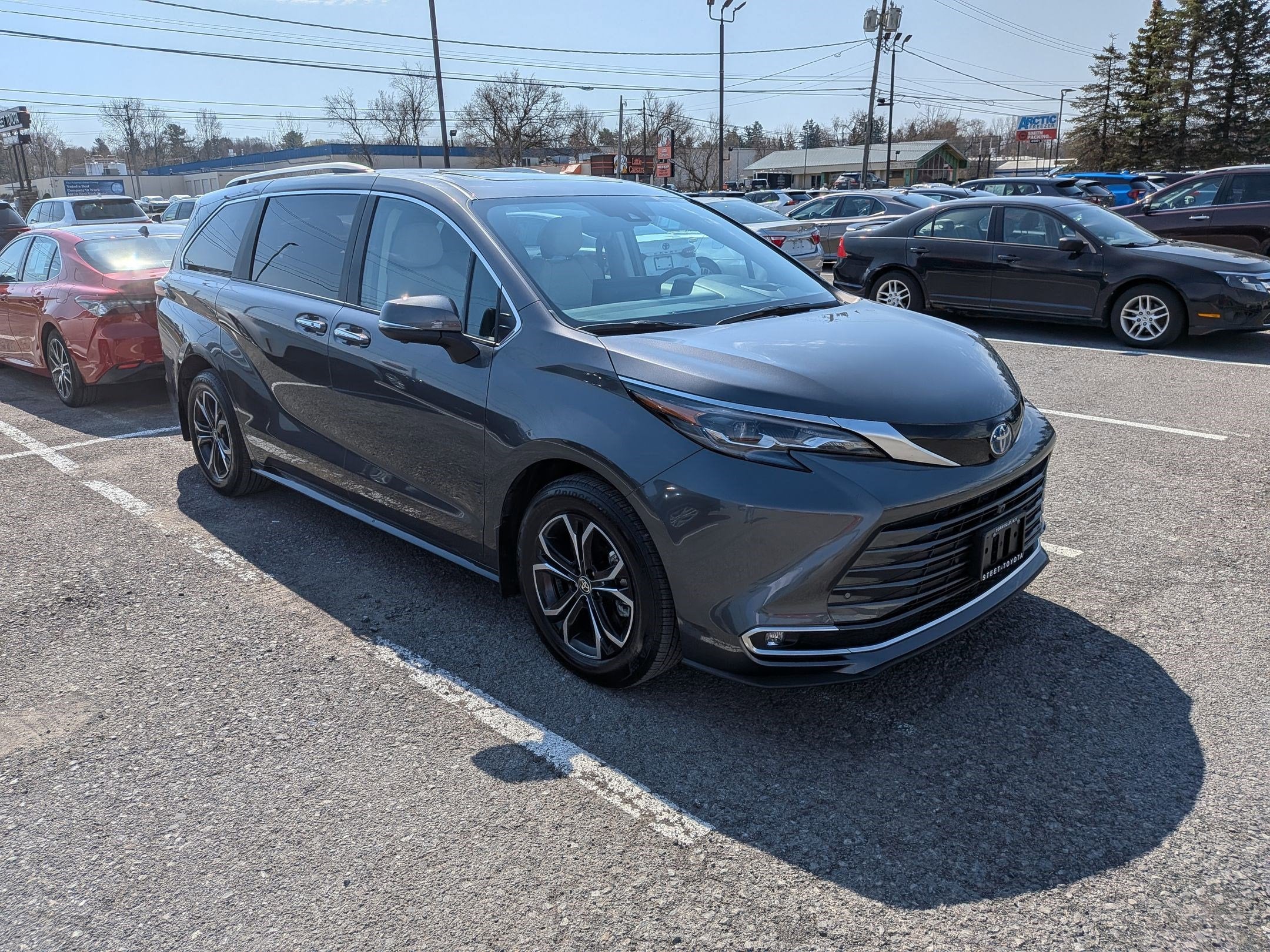2025 Toyota Sienna Platinum 7 Passenger