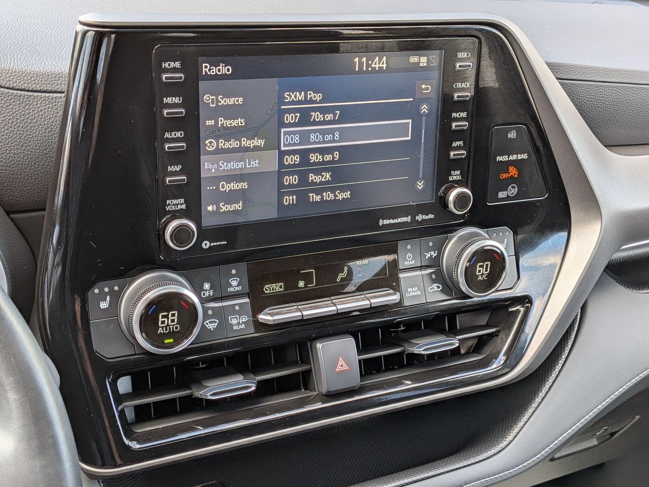 2022 Toyota Highlander Hybrid XLE