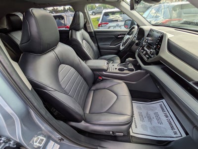 2022 Toyota Highlander Hybrid XLE