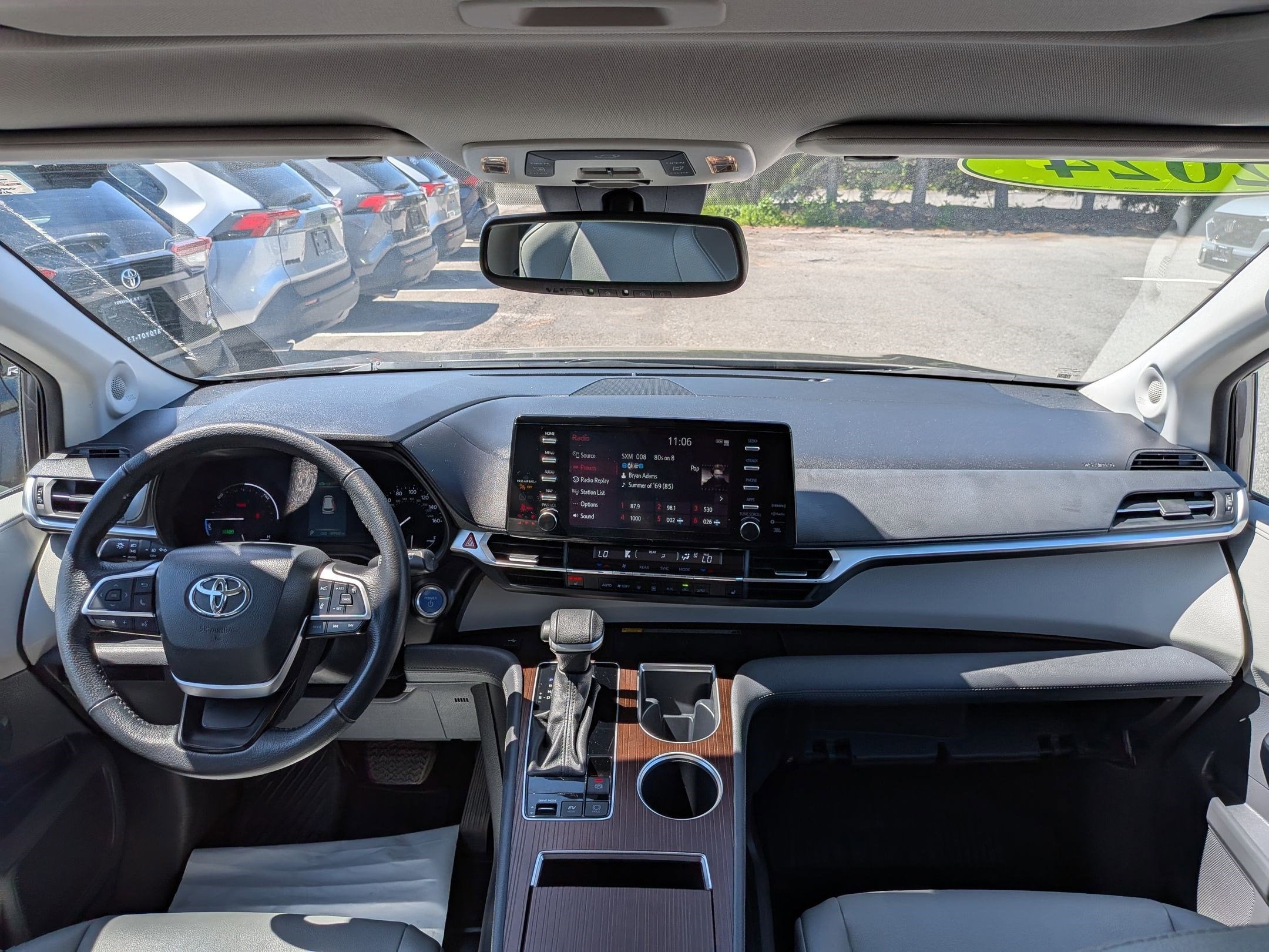 2024 Toyota Sienna XLE Plus Pkg 7 Passenger