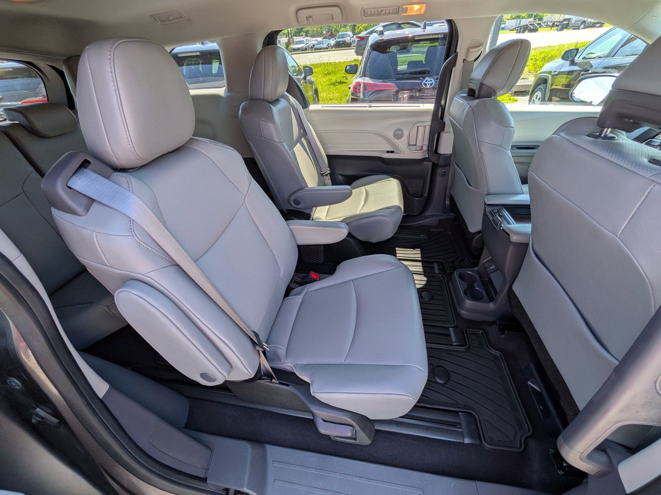 2024 Toyota Sienna XLE Plus Pkg 7 Passenger