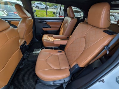 2024 Toyota Highlander Platinum
