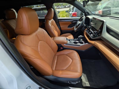 2024 Toyota Highlander Platinum